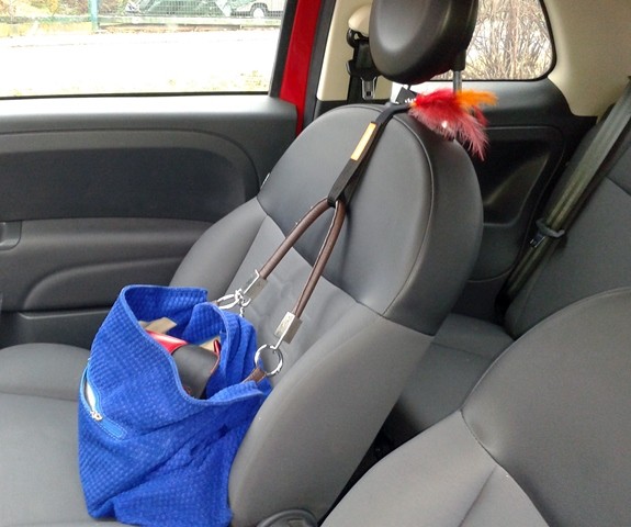 Sicher unterwegs mit dem Taschenhalter fixillo - Sicherheitsgurt für  Taschen im Auto