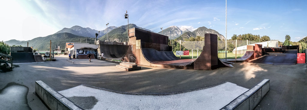 Skatepark Sane Skate Plaza Rum overview © Michael Schatz