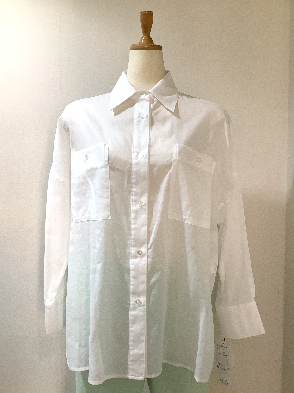 ピネタ（PINETA）52−PS36 ホワイトブラウスM−L ¥24,200（税込）⇒SALE ¥19,360（税込）綿100%