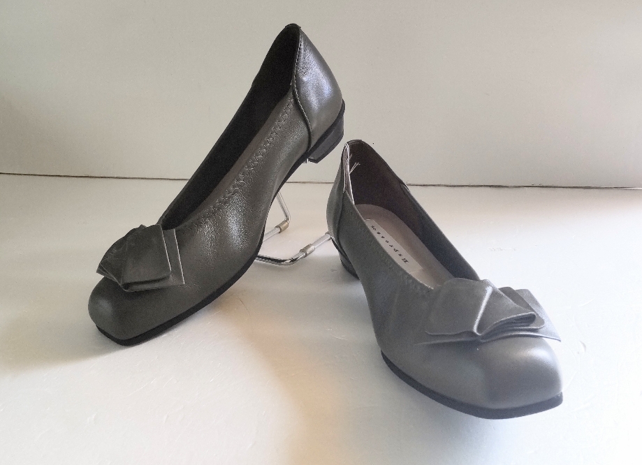 Espresso 6−MA5 カーキ24 牛革楽ちんパンプス3E ¥15,400（税込）