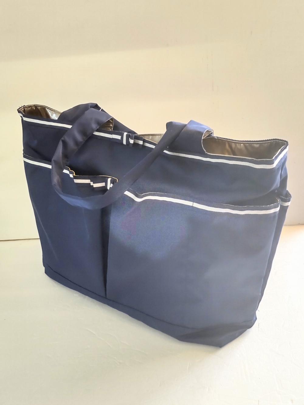 TUNIC18120 ブレダのリボンBag  ブルー  ¥10,780（税込）トートサイズH31×W49×D13(cm）