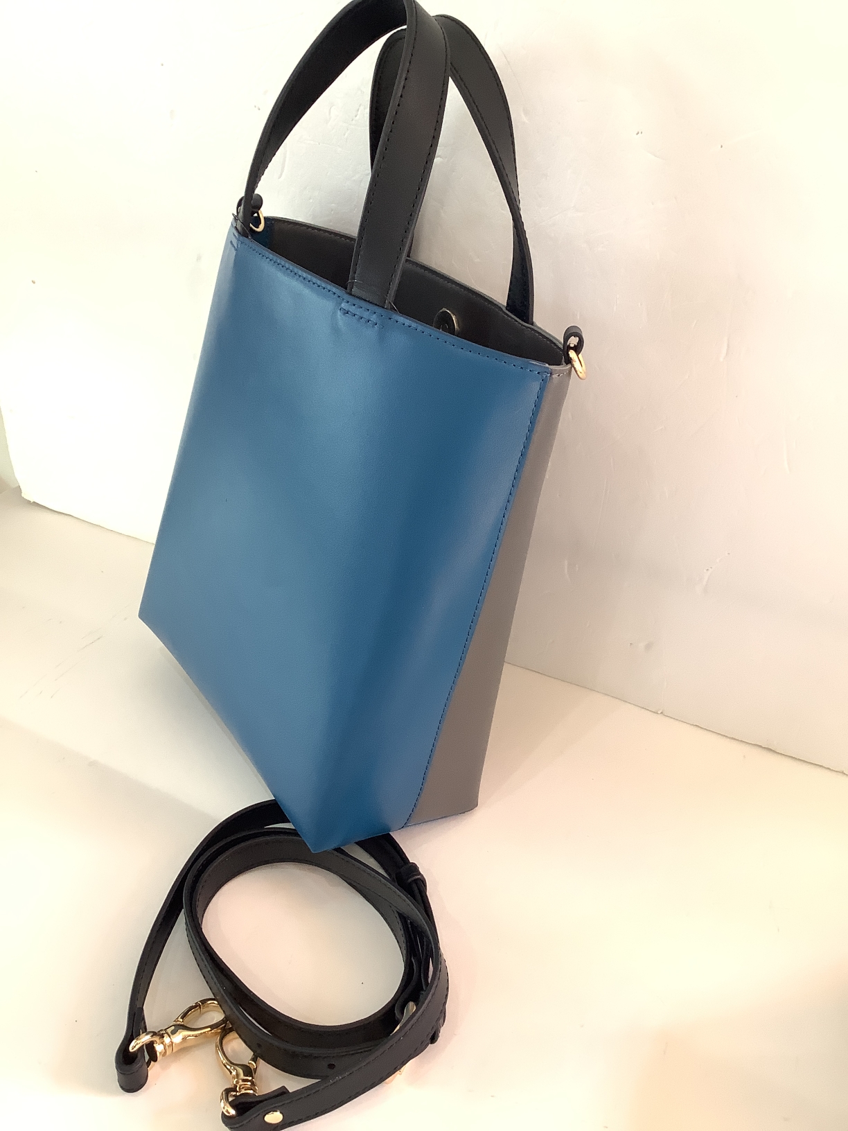 高木ミンク 7−PS5E  ブルー/グレー牛革2wayトートバック（ショルダー付き）¥32,780（税込）（縦x横xマチ）25×22×10.5cm