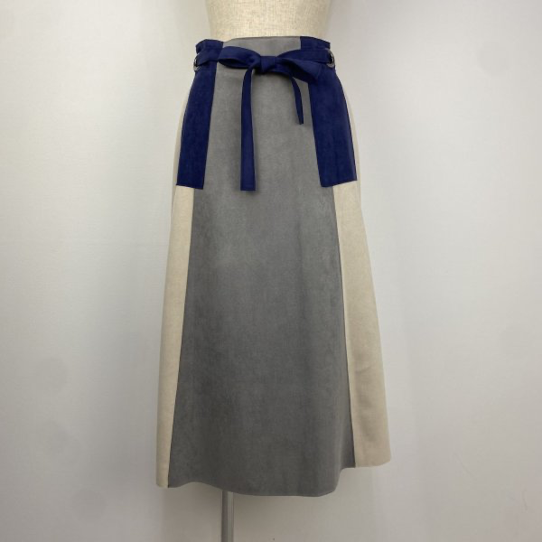ピーエヌティ（PNT）52−MA10 BEIGE ウェスト紺ベルト付スカート M-L  ¥18,590（税込）