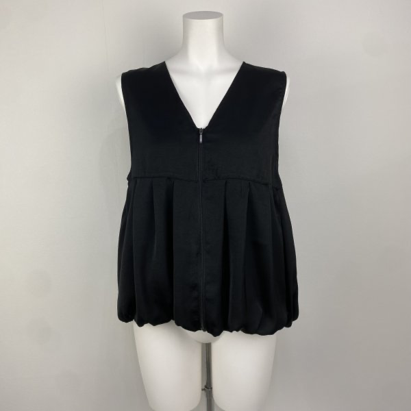 ピーエヌティ（PNT）Vネックベスト38   52−MA11（CHARCOAL）、52−MA12（BLACK）¥15,290（税込）