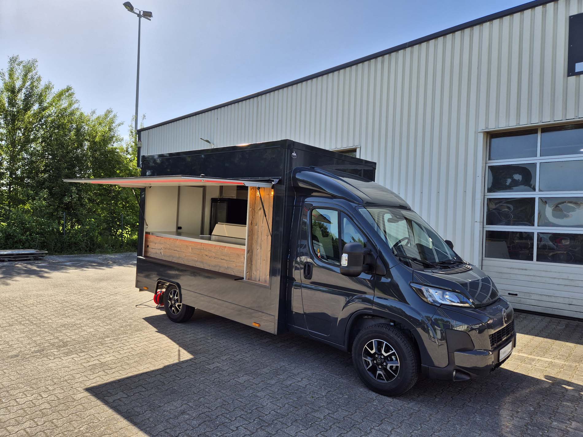 Food Truck von Helmig Verkaufsfahrzeuge