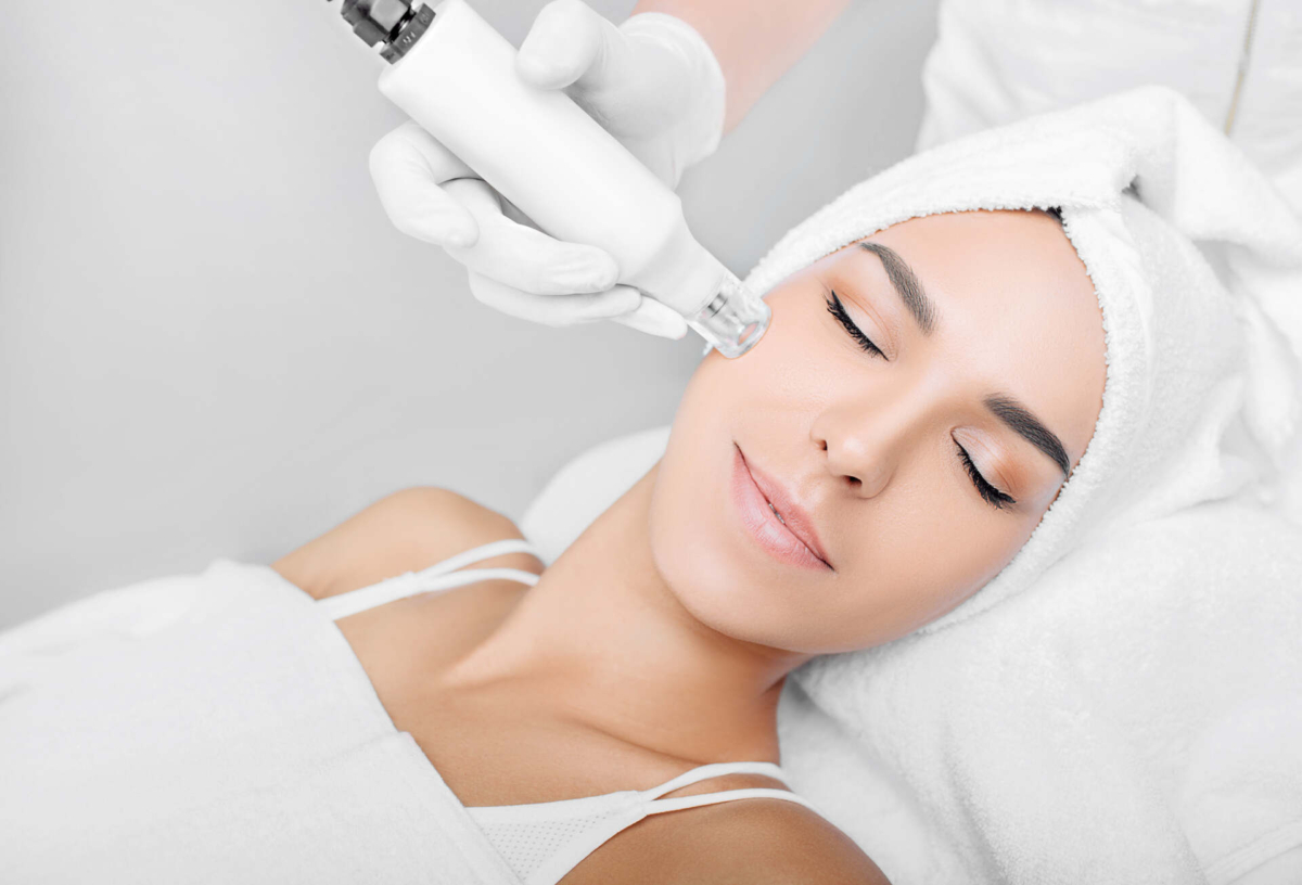 Microneedling in Hürth: Straffere Haut, feinere Poren und ein natürlicher Glow