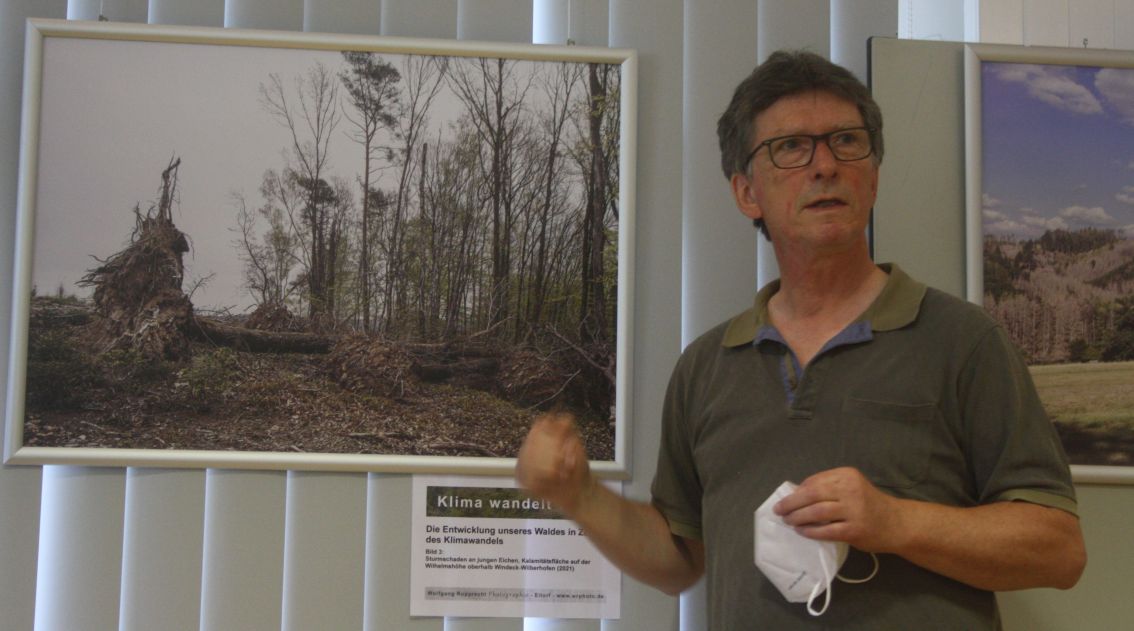 Naturfotograf Wolfgang Rupprecht führt durch seine Bildserie "Klima wandelt Wald"