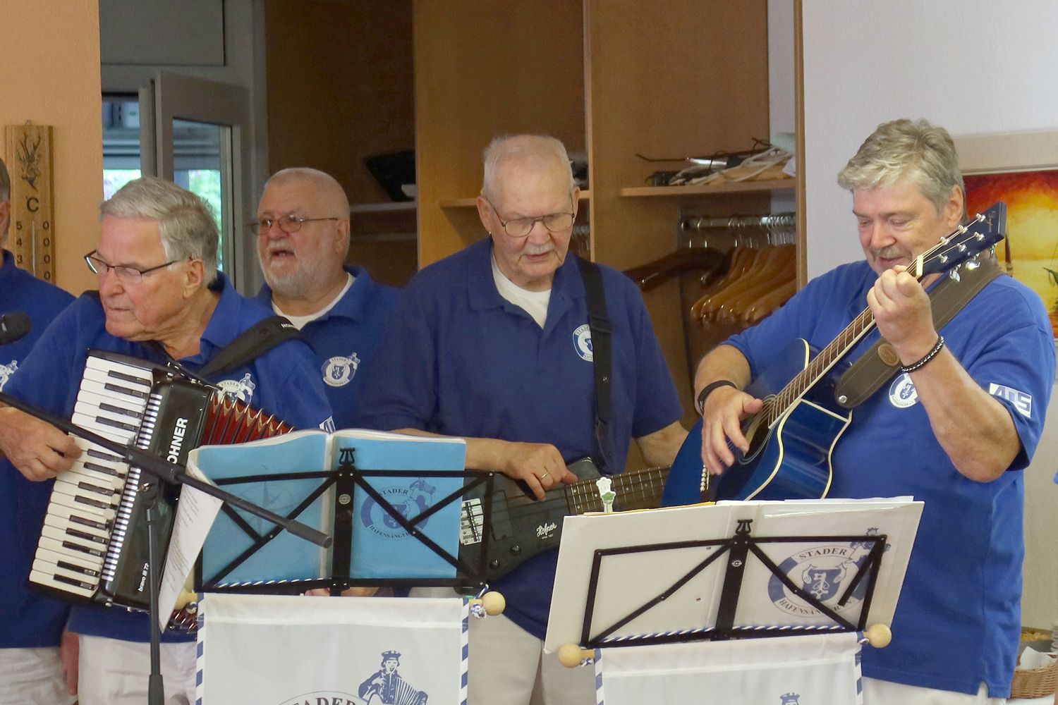 ..unsere Musiker, (von links) Dieter - Wolfgang - Enno - und Jürgen.