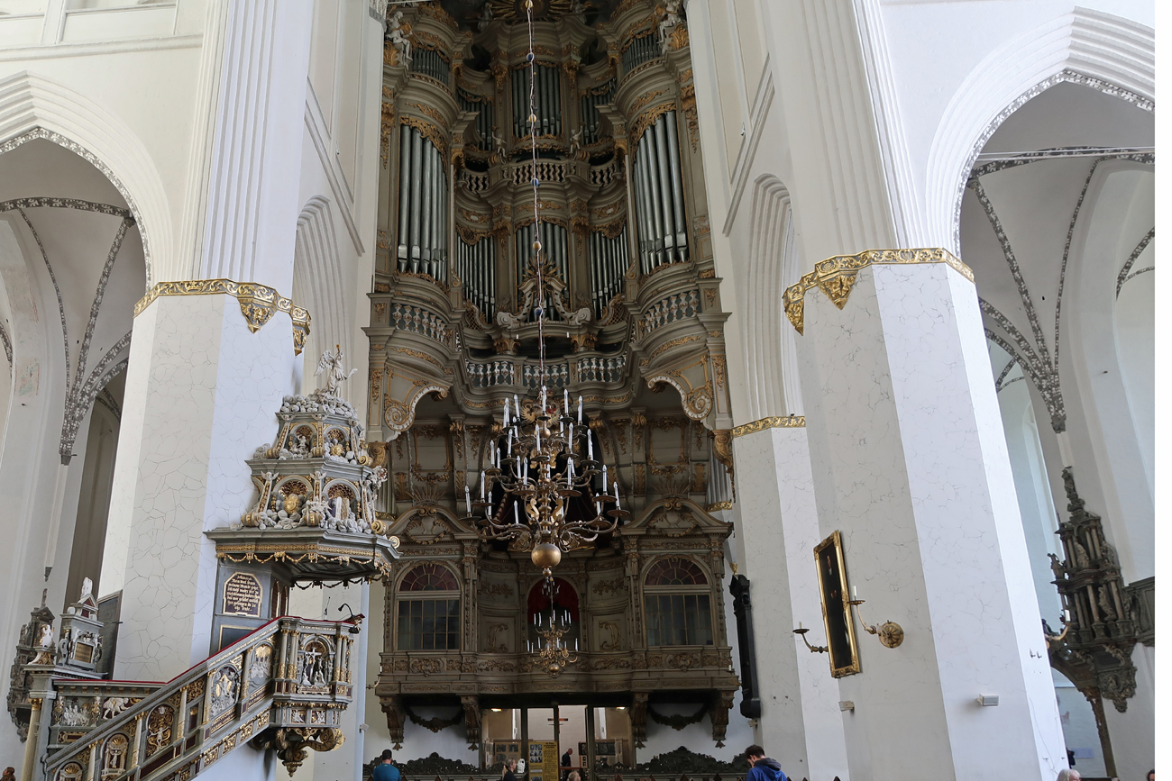 ....die gewaltige Orgel...