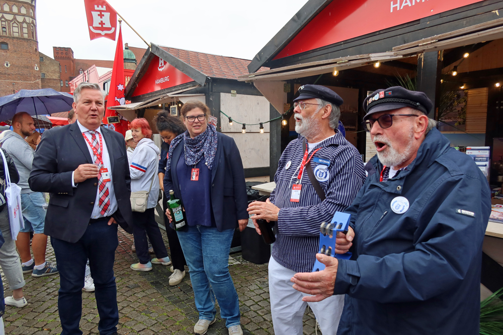 ..haben wir gesungen. - Hamburg..