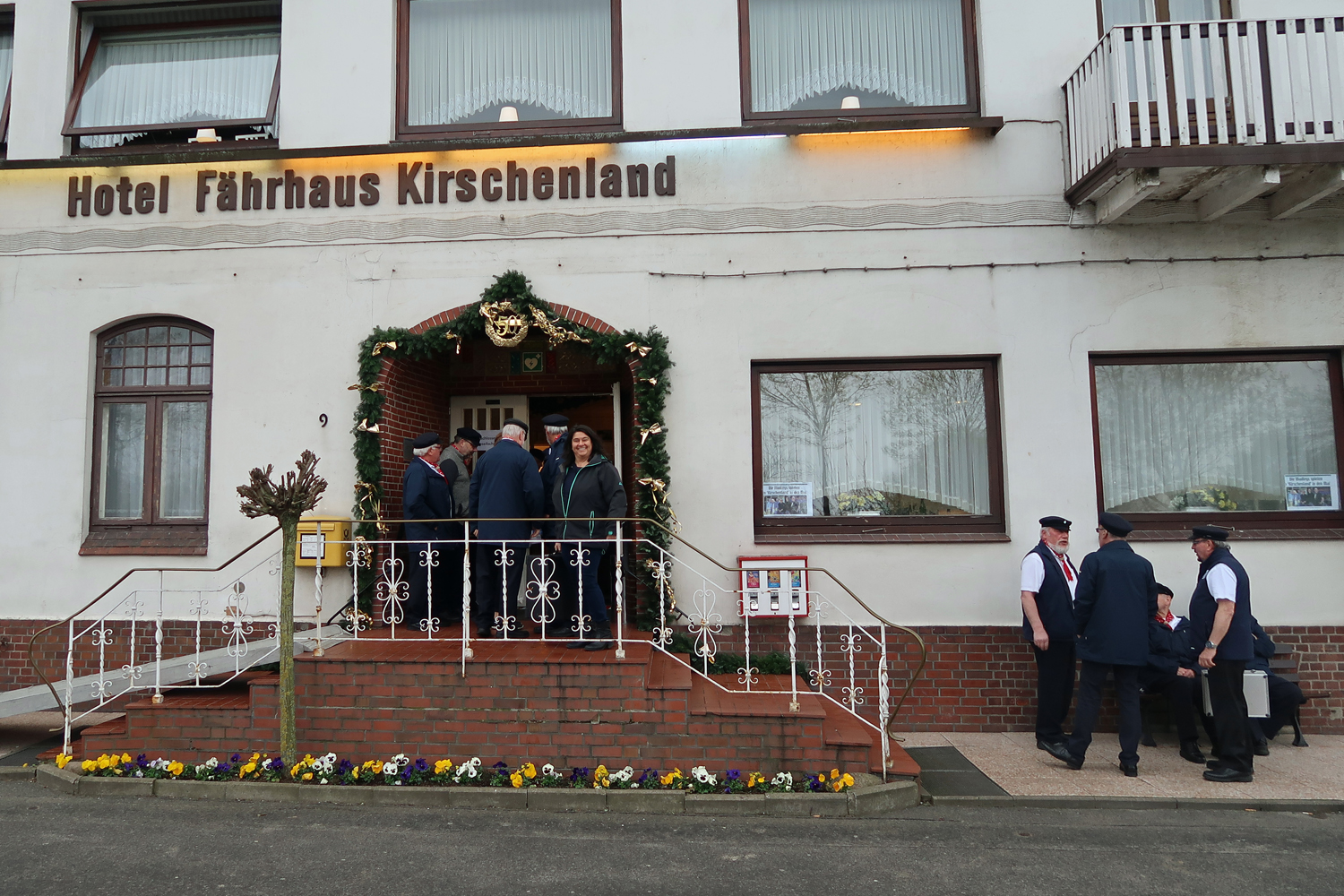 ....Hotel  Fährhaus Kirschenland - gleich geht es los.......