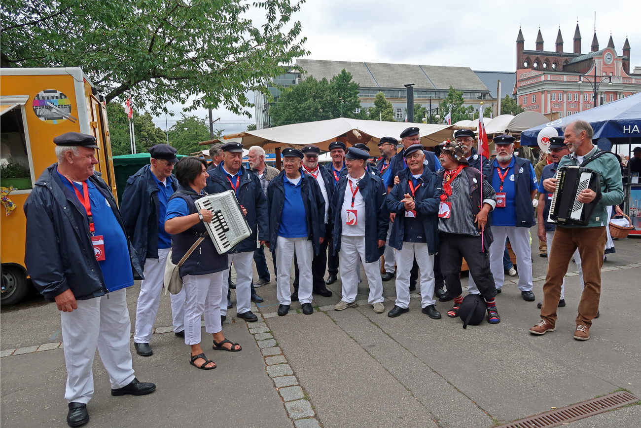 ....hier singen wir am Stader Stand......