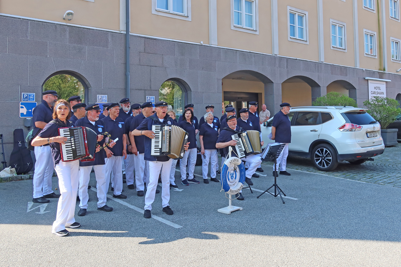 ..18.07.2025 - wir stimmen uns vorm Hotel ein..