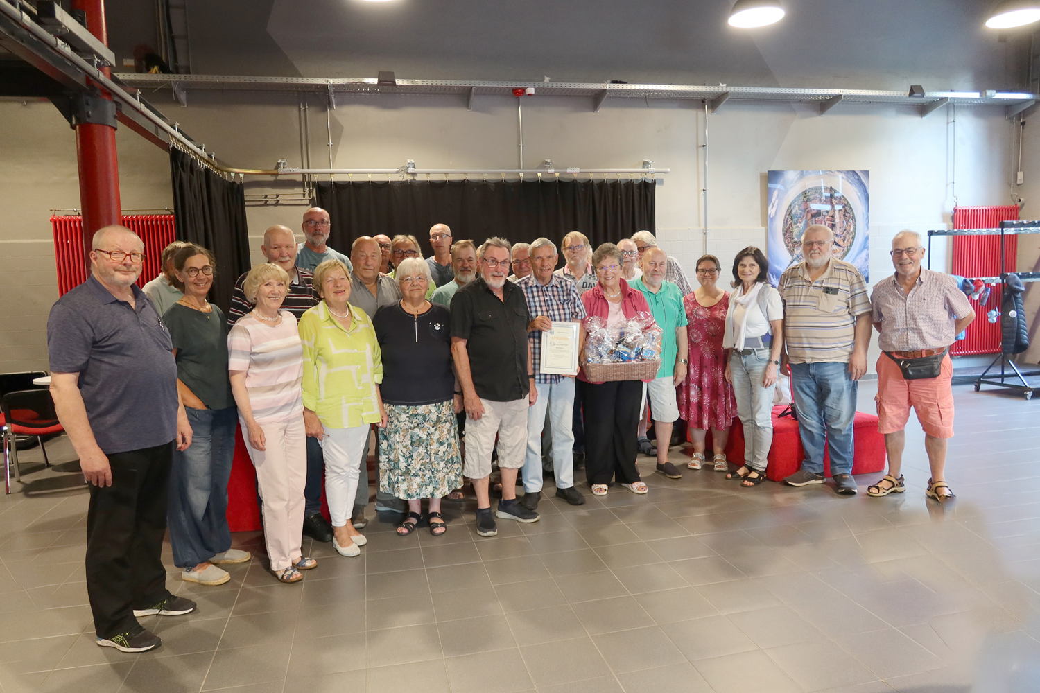 ..die Stader Hafensänger gratulieren Hans-Werner zum Jubiläum..
