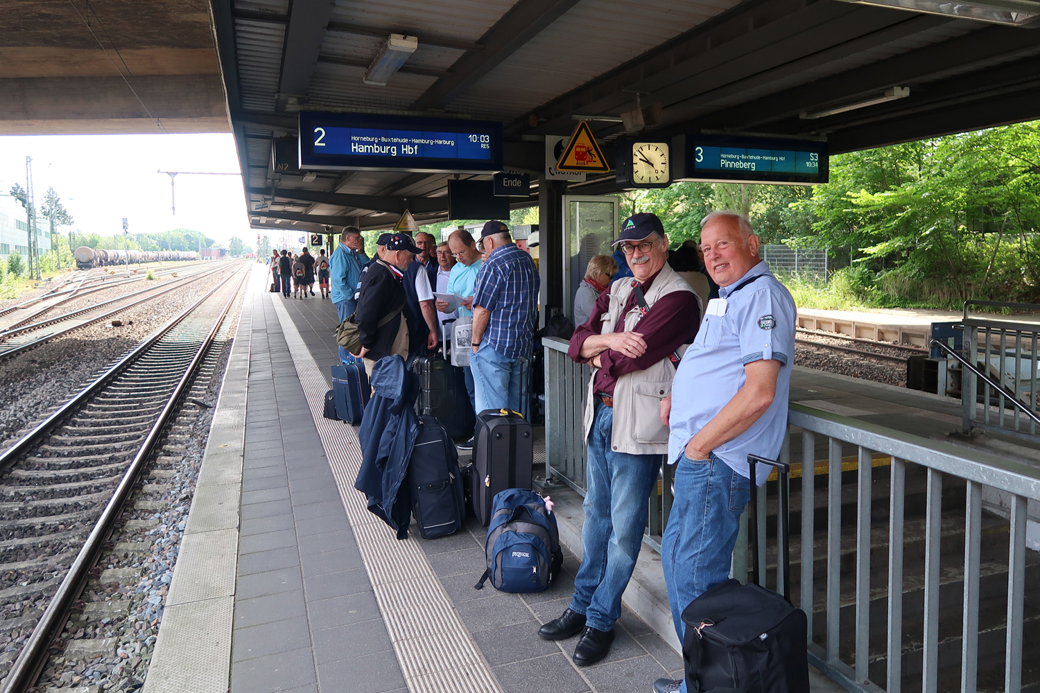15.06.2017 - Am Stader Bahnhof. Wir warten auf dem Zug