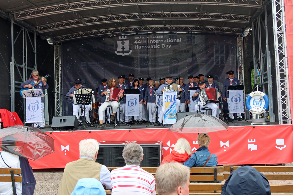 .16.06 - Auftritt auf der Bühne Targ Weglowy..