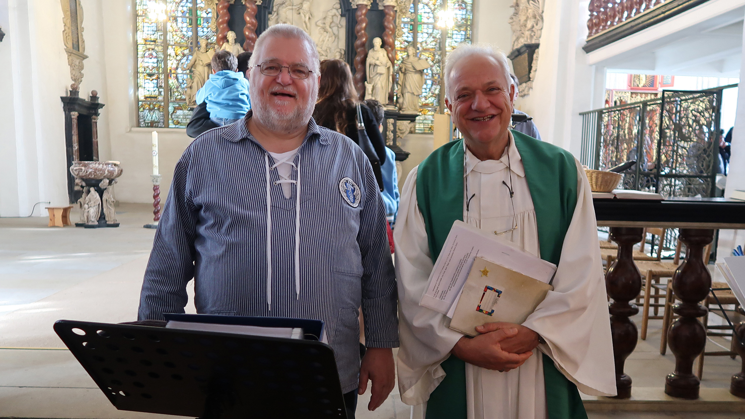 Hafensänger W. Klefke mit Pastor Dr. Ekkehard Heise