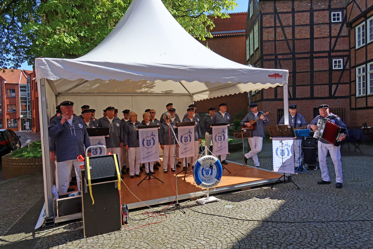 DIE STADER HAFENSÄNGER GRATULIEREN  ZUM JUBILÄUM...  