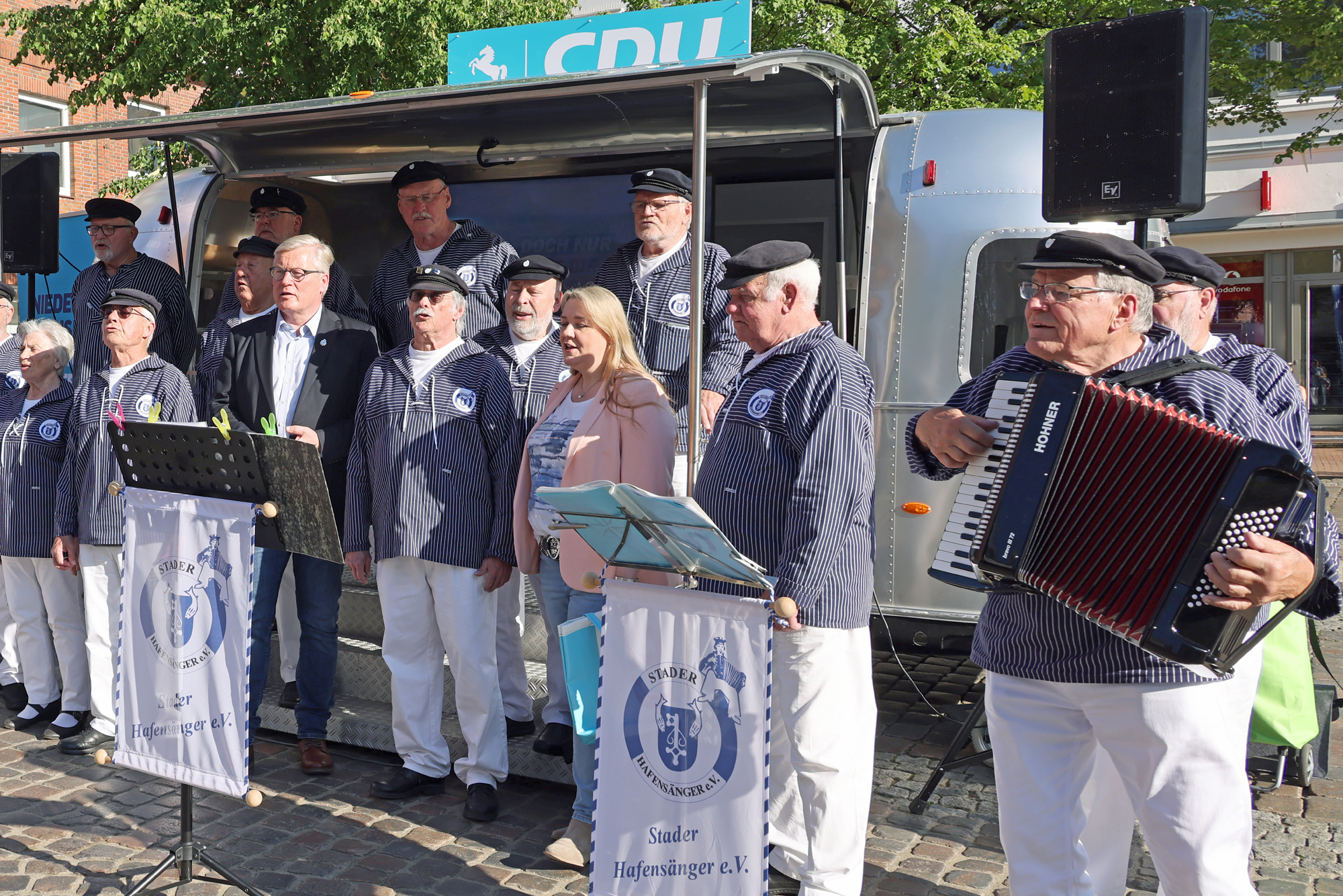 ...und noch ein Lied , "Die Windjammer kommen" 