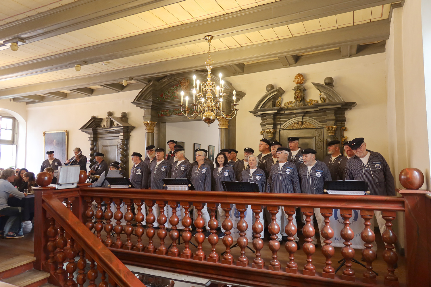gesungen haben wir im historischen Rathaus.. 