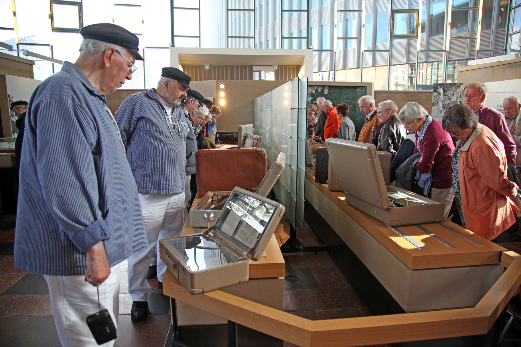 Rundgang im "Tränenpalast"