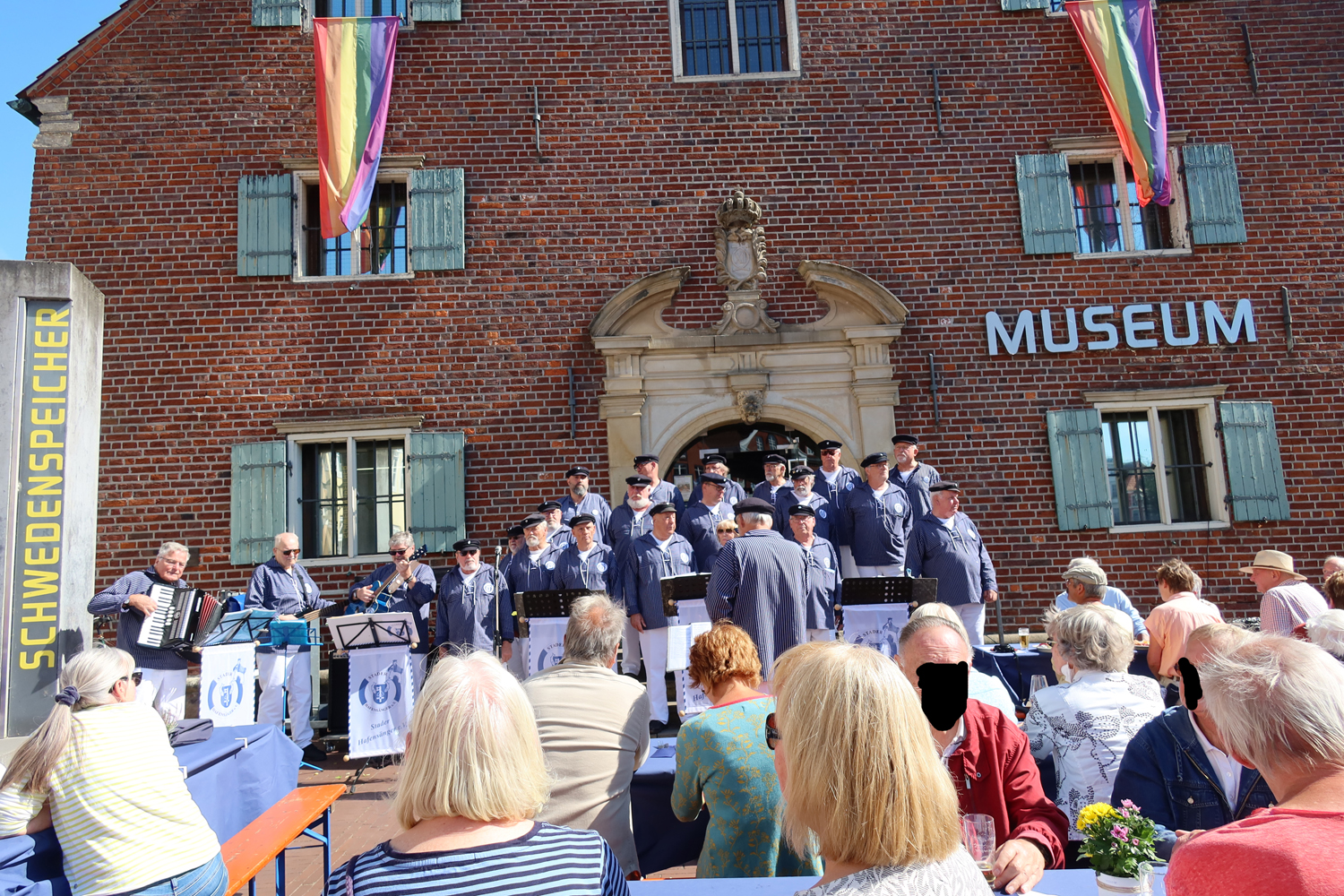 ....vor dem Schwedenspeicher wurde mitgesungen....