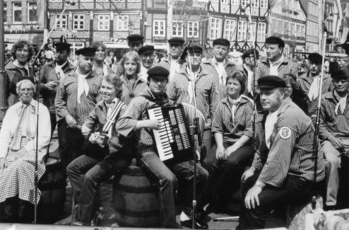 Bild: 1977 - Hafensänger am Fischmarkt in Stade