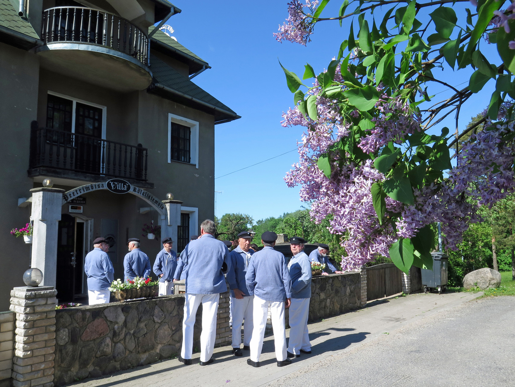 Vor unsere "Villa" (Hotel)