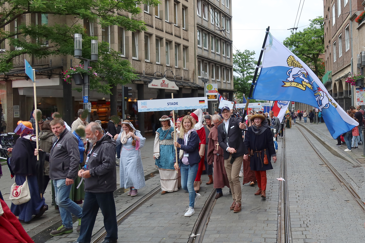 Stade - an der Fahne Felix Kruse..