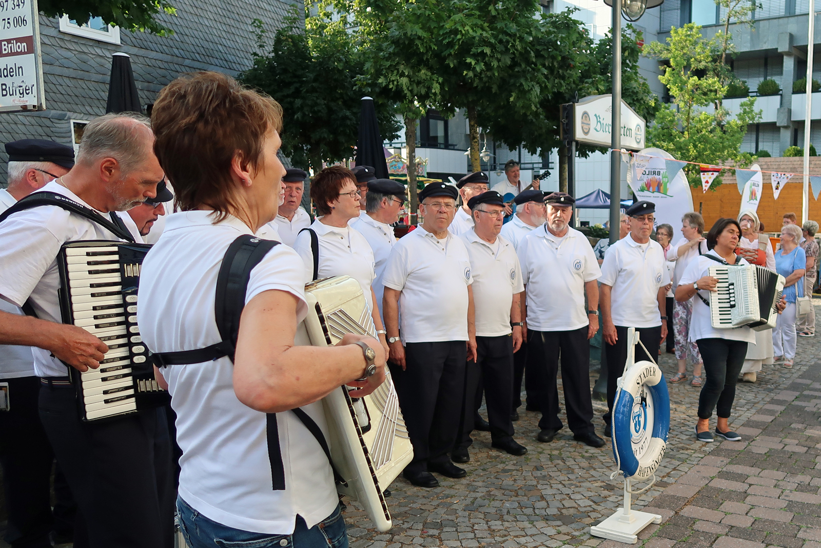 nach einer Erfrischung ging es auf der Straße weiter...