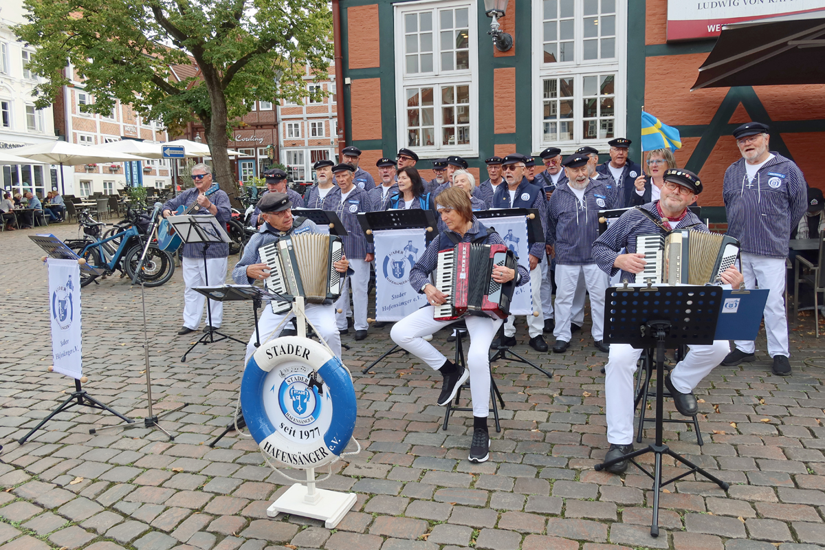 .. sogar Gäste aus "Schweden" sind gekommen und wir sangen..
