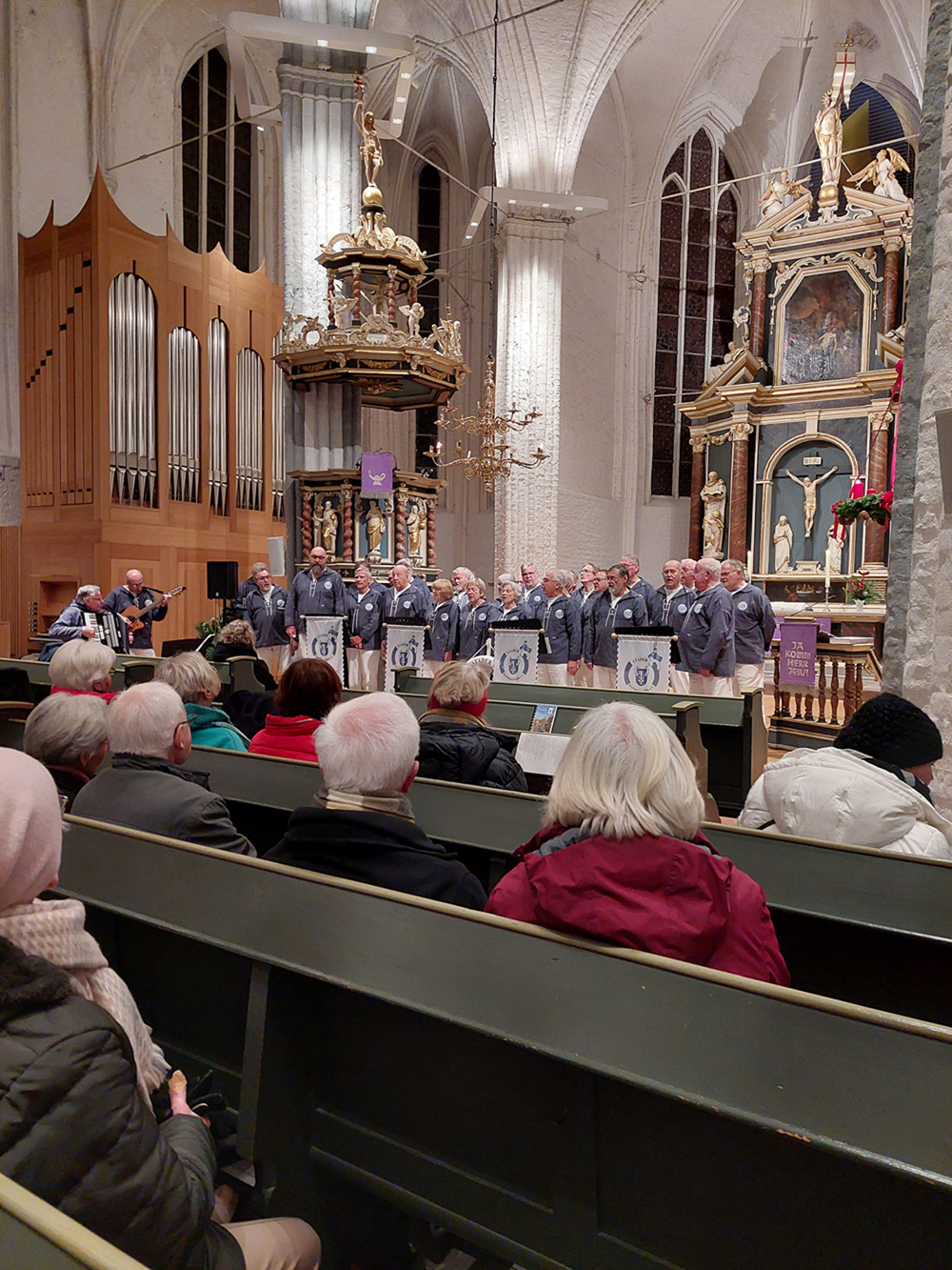 ....ein Dank geht  an Pastorin Dorlies Schulze, die dass "Konzert" geistlich Begleitet hat.