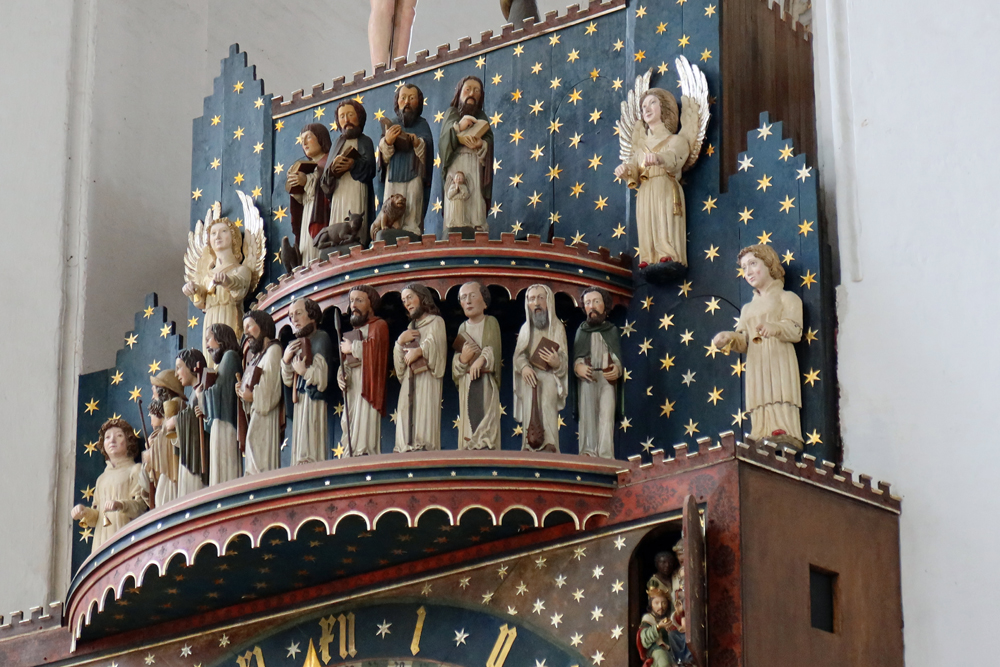 ..und einem Figurentheater..