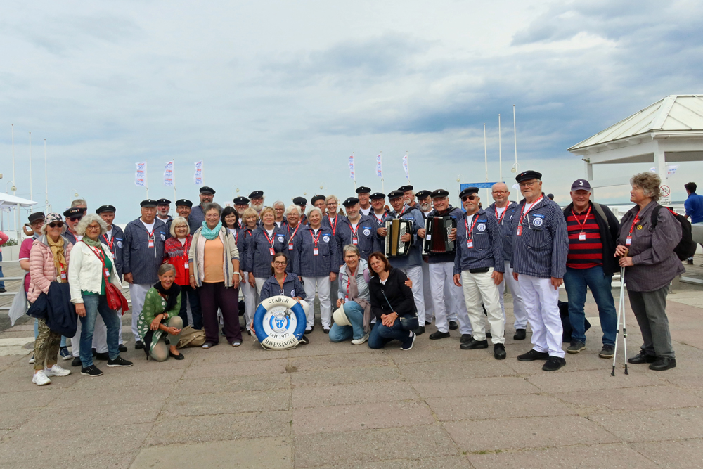 ..Gruppenfoto mit "Anhang" ..