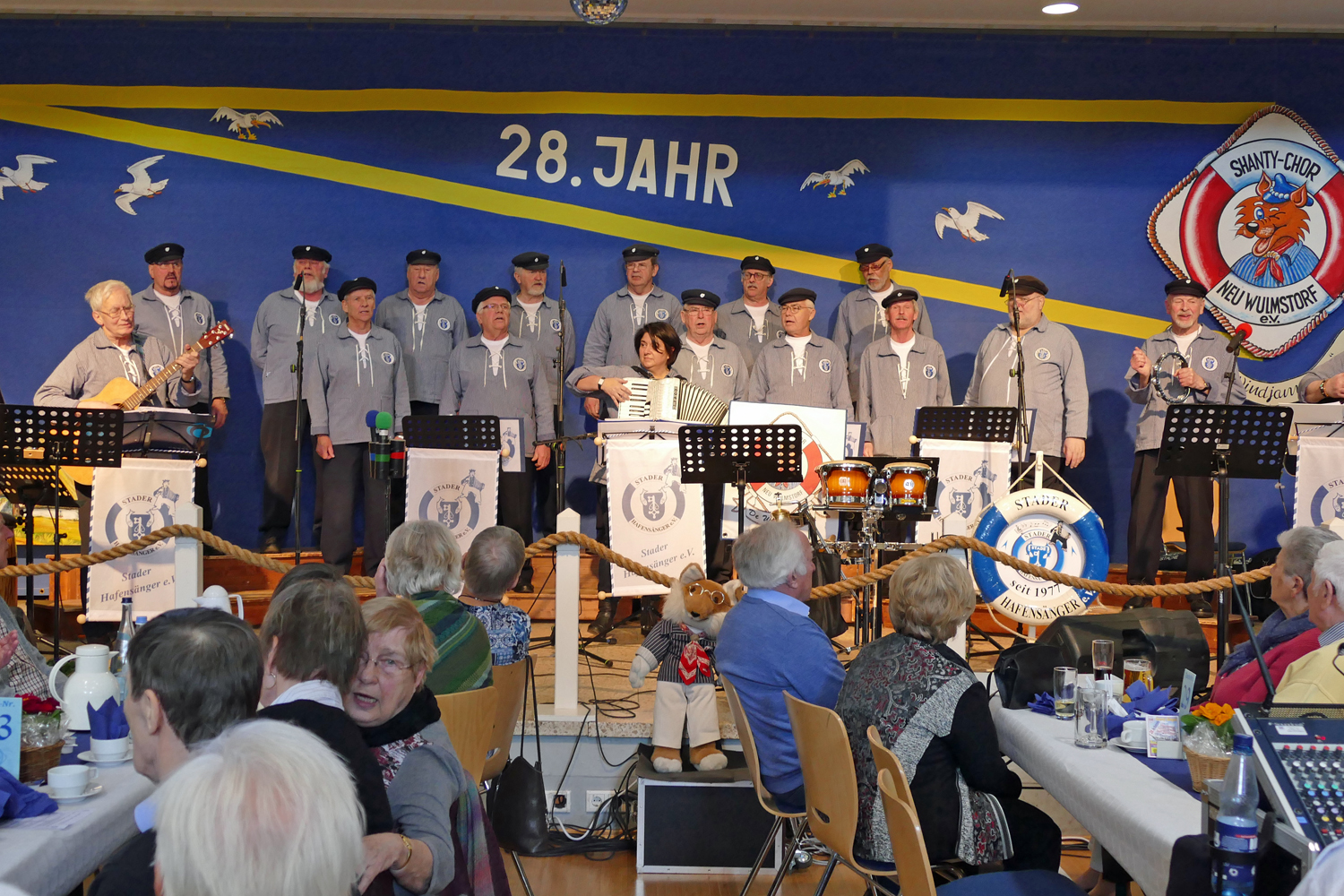 Stader Hafensänger waren mit 14 Sänger...      (Foto: De Windjammers)