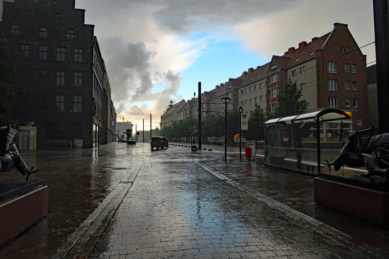..21.06.2018 - Eröffnung und Einlaufparade mit den Schiffen ist wegen starken Wind und....