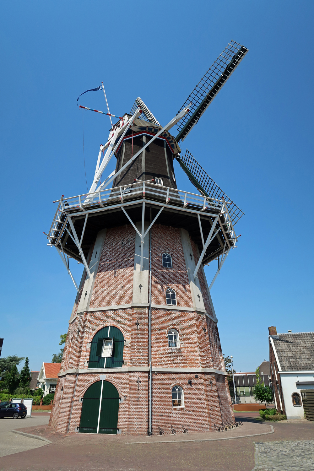 ..Mühle Edens (Baujahr 1763-1870) Die Kornmühle ist die älteste und höchste Windmühle der Provinz Groningen.