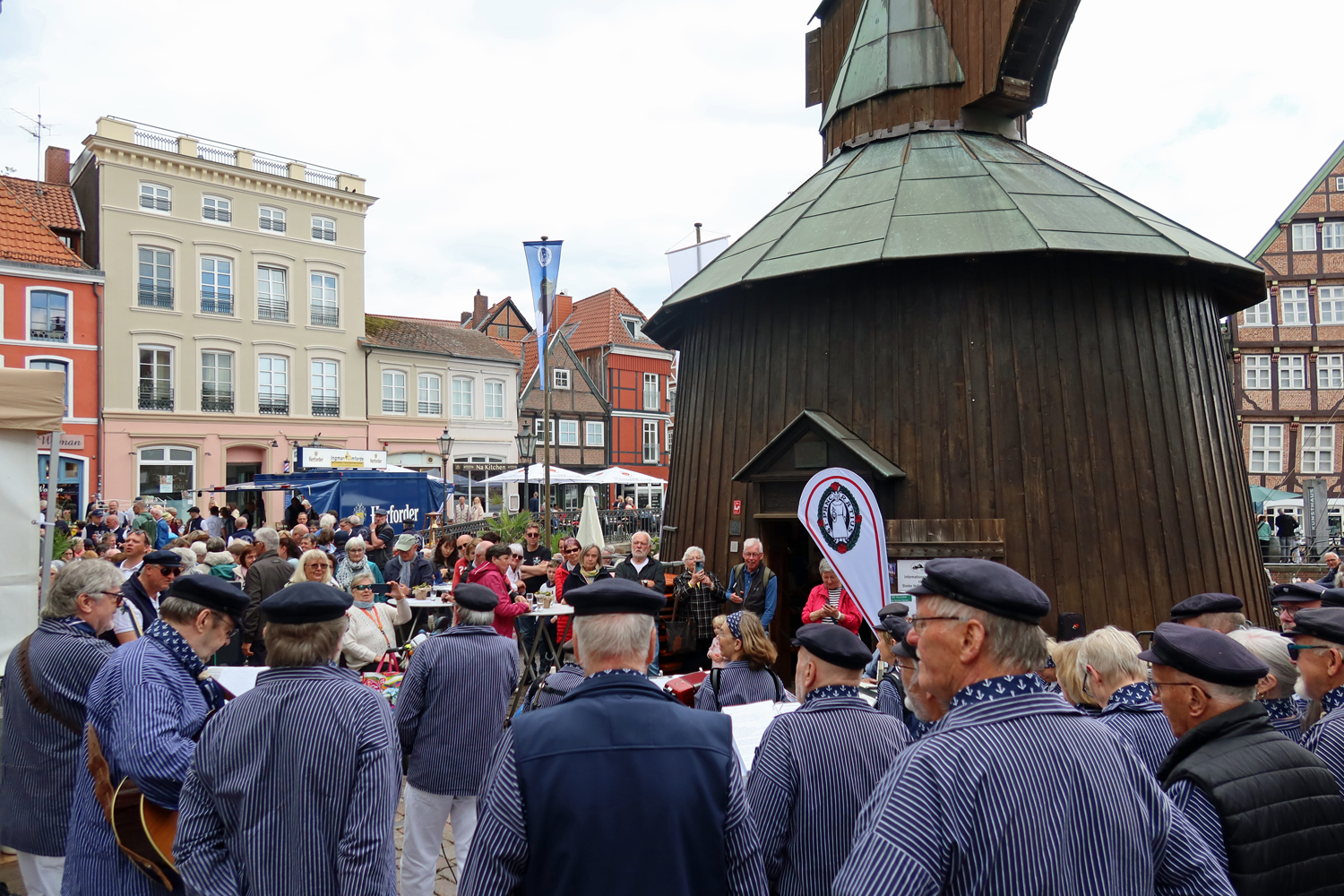 ..unser zweiter Auftritt am Fischmarkt (Kran)..