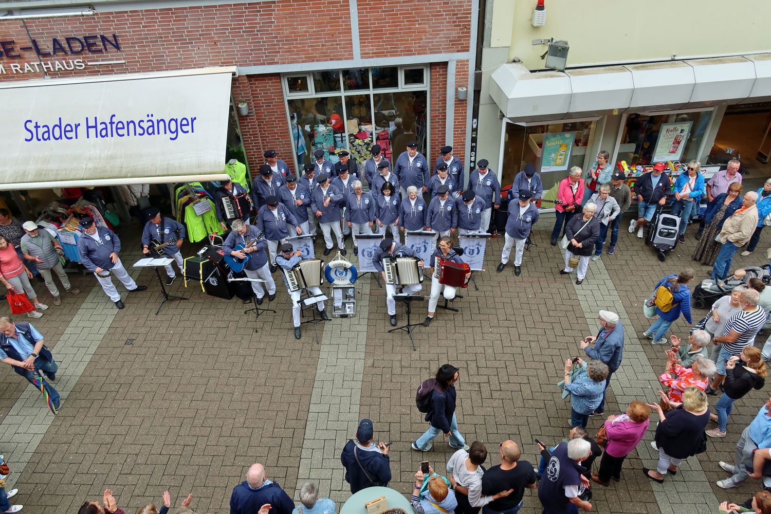 ..Manni singt "Danz op de Deel"