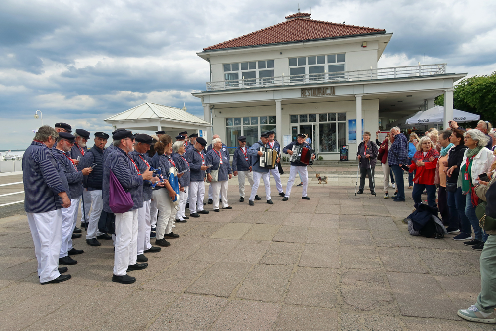 ..vor der Seebrücke haben wir ein kleines Konzert gegeben..