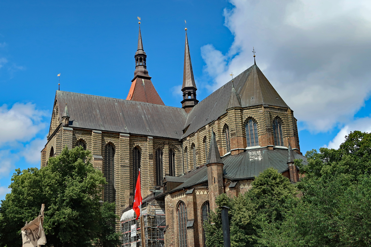 ....St. Marien ist Rostocks schönste und bedeutenste Kirche (1230) gotische Kirche...