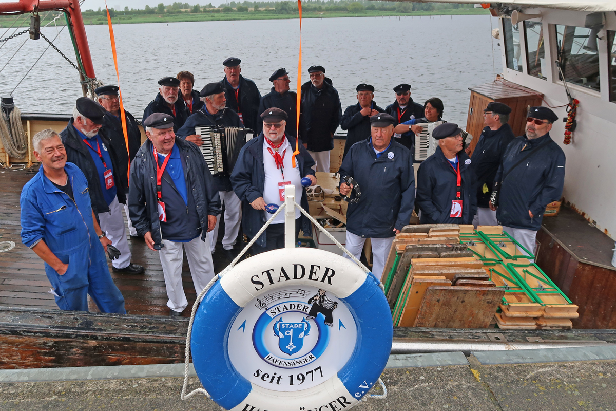 ...auf dem alten Fischkutter "Praunus" aus Rostock (Institut für Fisch und Umwelt) wurden wir ganz spontan vom Kapitän eingeladen..