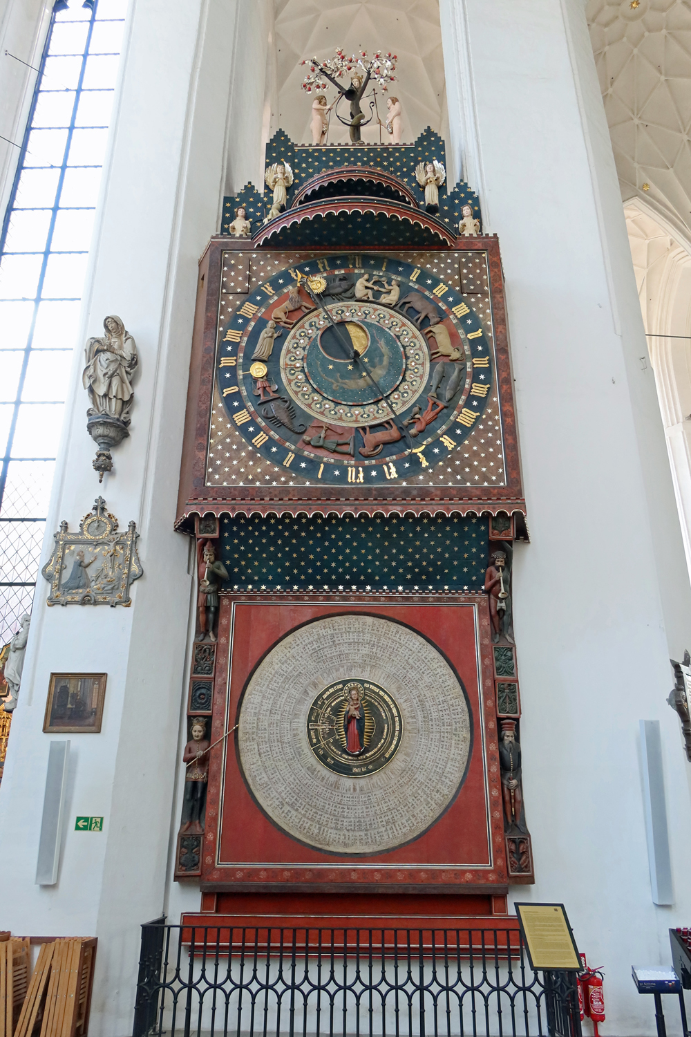 ..die astronomische Kunstuhr aus dem Jahre 1464.. 