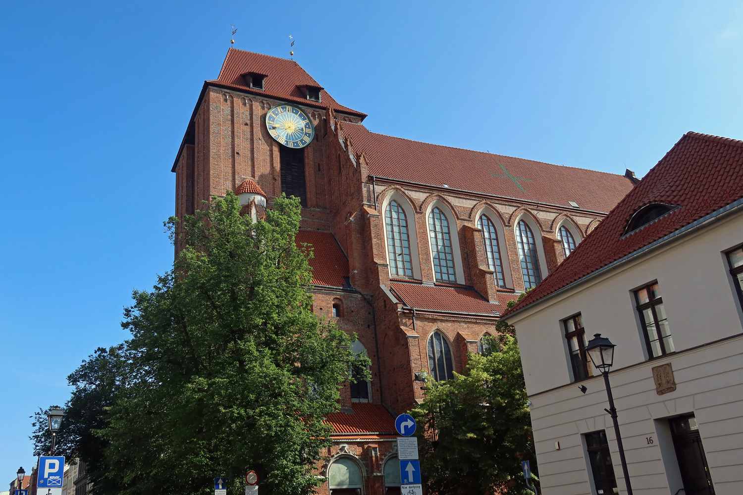 ...der Dom St. Johannes. Der Bau dieser gotischen Kirche begann um die Mitte des 13. Jh. und wurde über 200 Jahre lang etappenweise fortgesetzt..