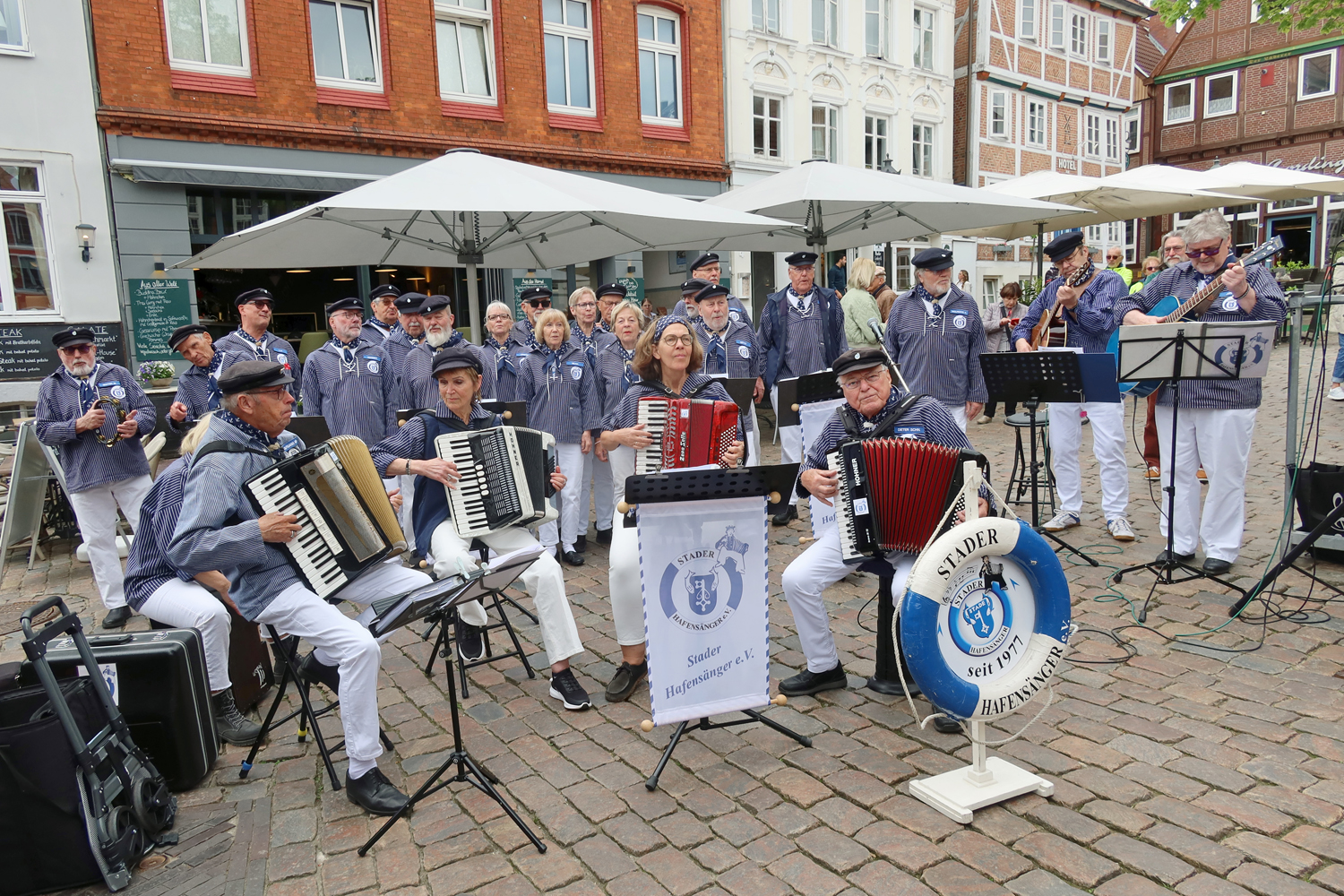 .."In Stade an der Salztorschleuse"..