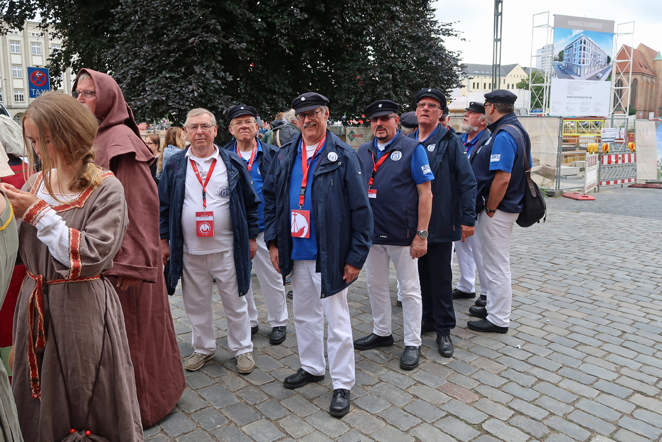 ....der Festumzug durch die Straßen..... 