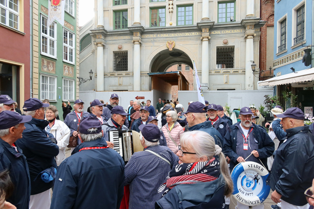 ..13.06.2024 - wir versammeln uns vor unserem Hotel.. 