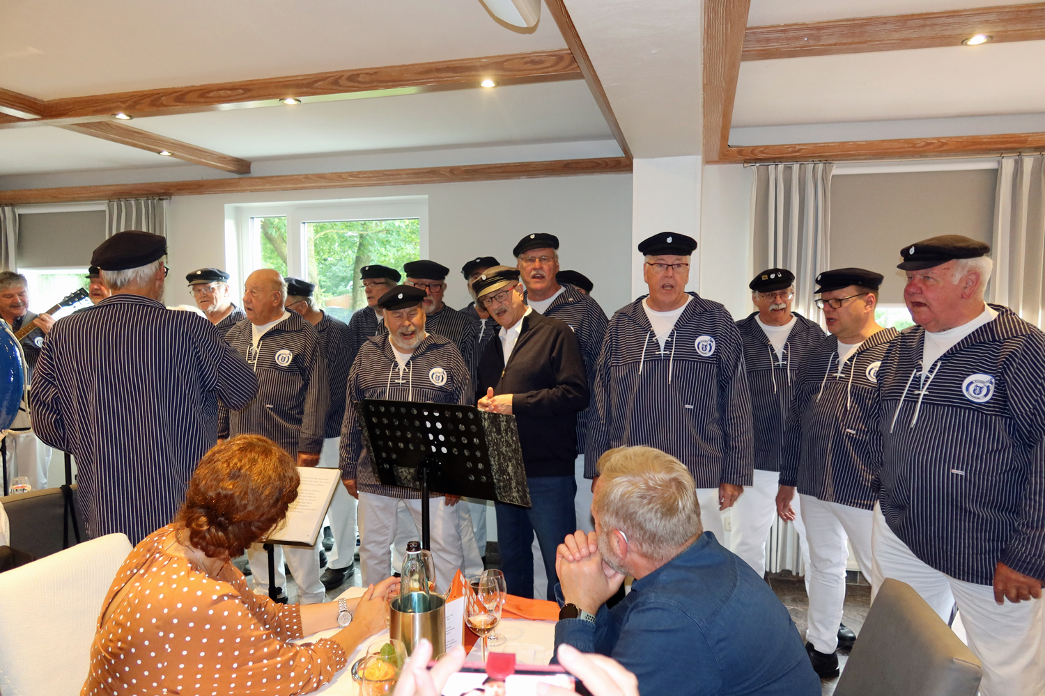 ...und die Gäste haben geschunkelt und mitgesungen...