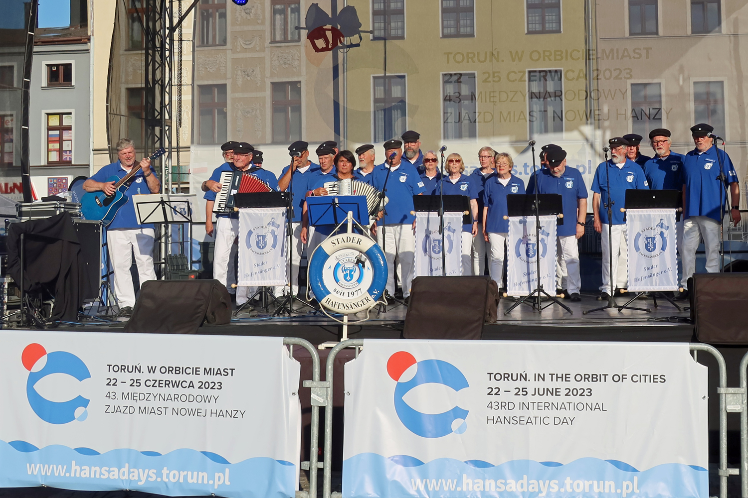 ...erster großer Auftritt auf der Bühne - Neustädtischer Markt ..