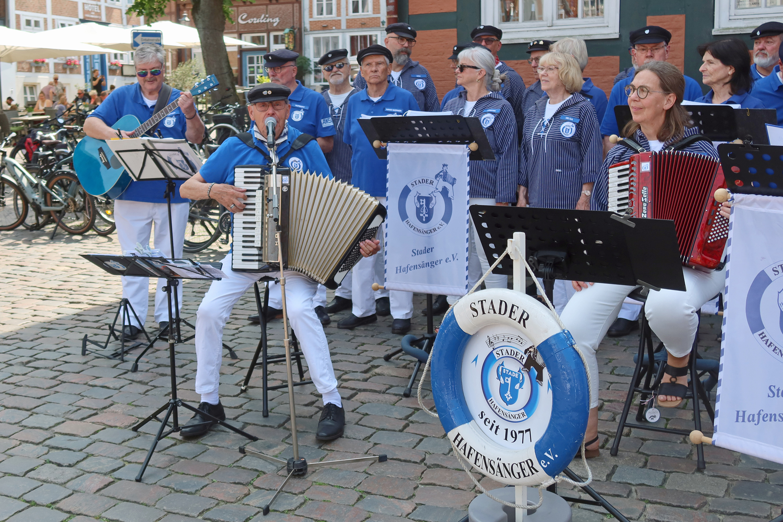 .. mit dem Lied " In Stade an der Salztorschleuse"